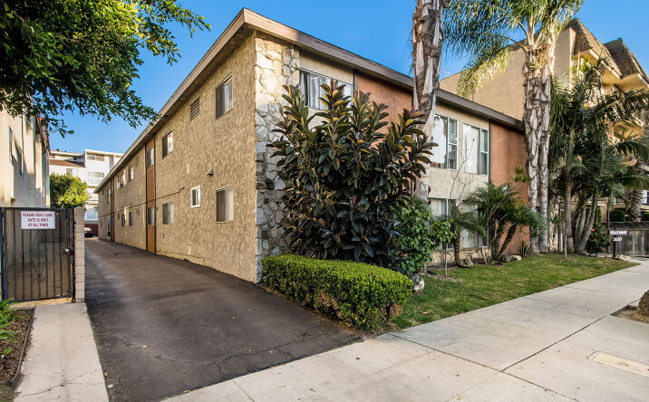 Pictures of Multifamily property located at 3520 Elm Ave, Long Beach, CA 90807 for comps - image #1