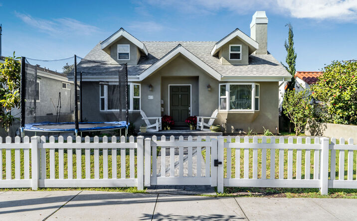 Pictures of Multifamily property located at 537 Sheldon St, El Segundo, CA 90245 for comps - image #1