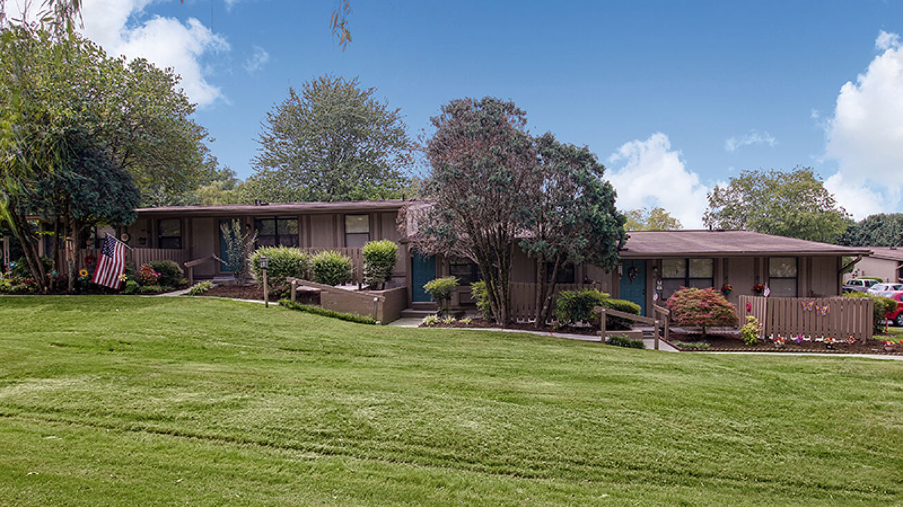 Pictures of Multifamily property located at 2000 Wilson Rd, Knoxville