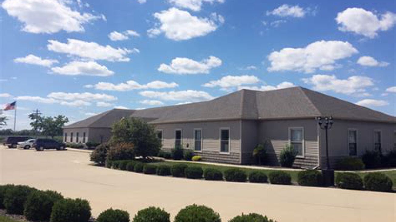 300 & 320 Lerna Rd. South, Mattoon, IL 61938