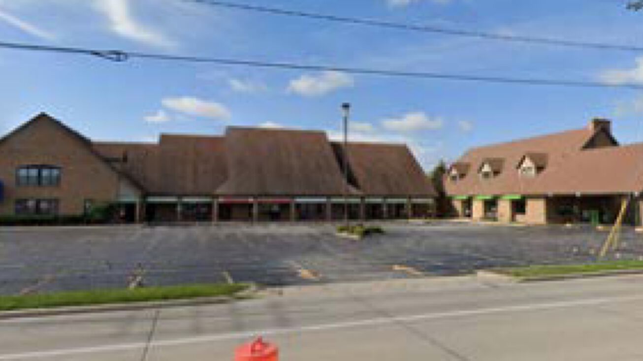 Pictures of Retail property located at 2300 S Oneida St, Green Bay, WI 54304 for sales - image #1