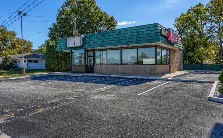 Pictures of Retail property located at 810 Loucks Rd, York, PA 17404 for comps - image #1