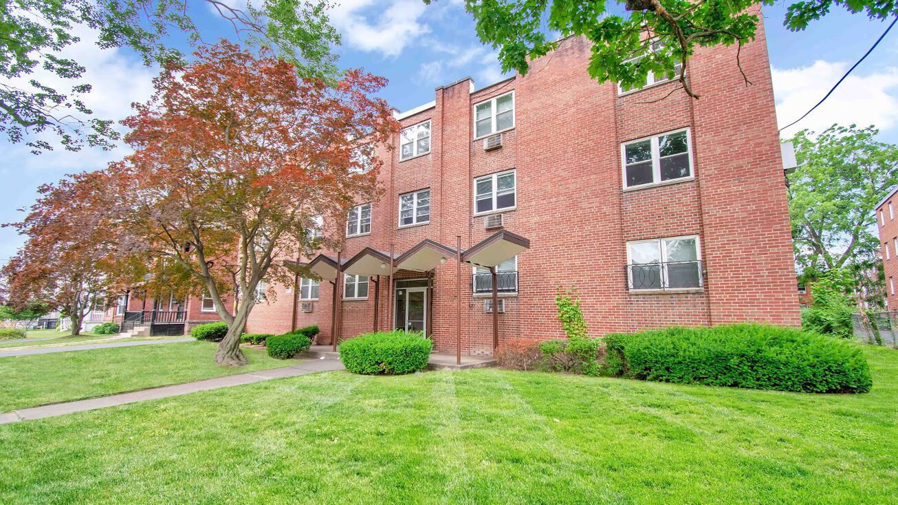 Farmington Ave, Hartford, CT 06105