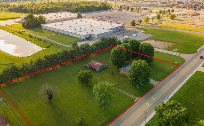 Pictures of Retail property located at 904 Halfway Road, Marion, IL 62959 for sales - image #1