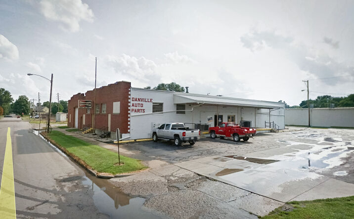 Pictures of Retail property located at 610 Oak Street, Danville, IL 61832 for comps - image #1