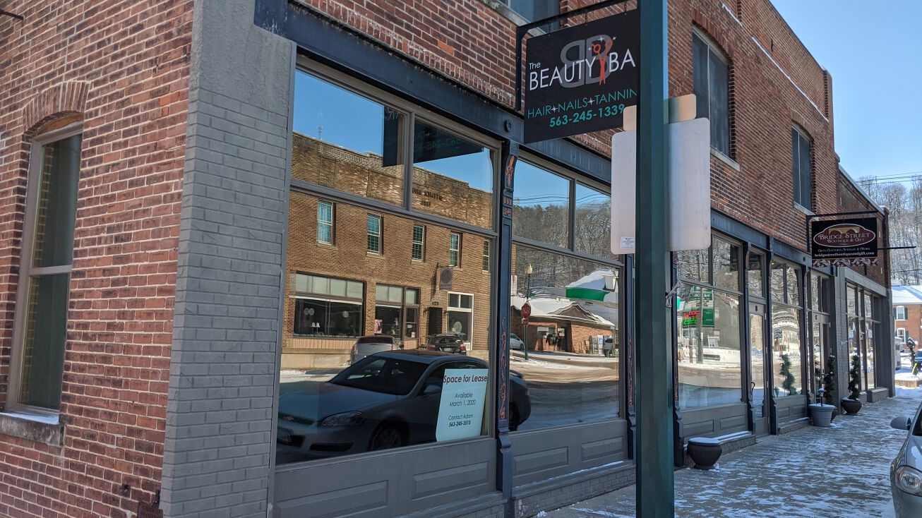 107 Bridge St, Elkader, IA 52043