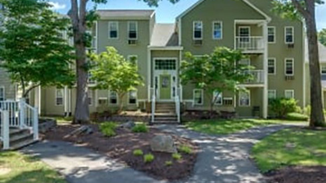 50 New Plainville Rd, New Bedford, MA 02745