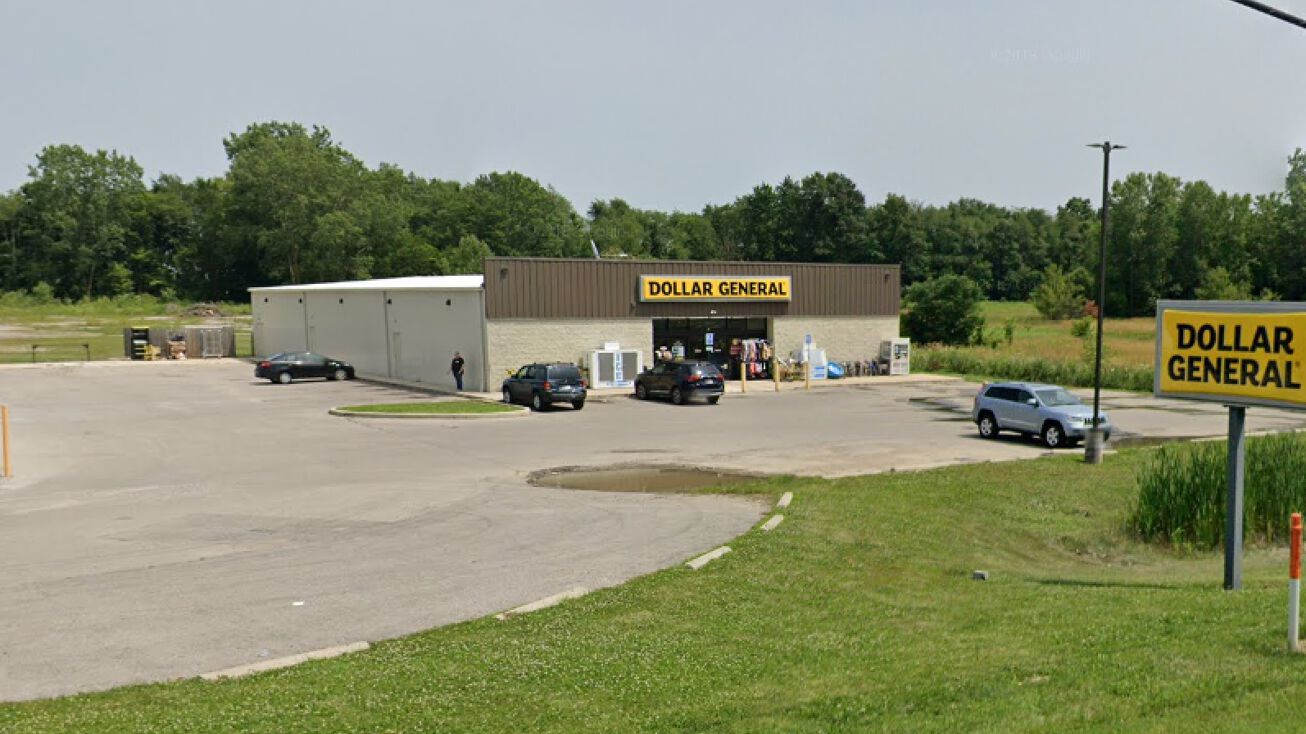 307 S Main St, Wolcottville, IN 46795