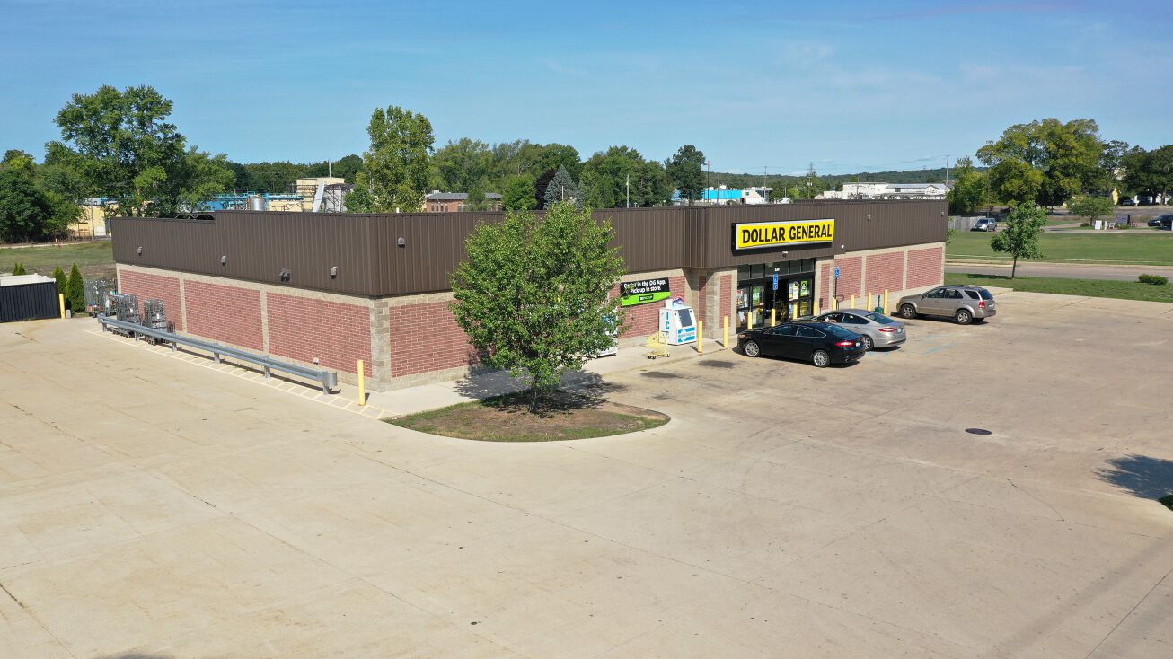 530 S Riverview Dr, Parchment, MI 49004