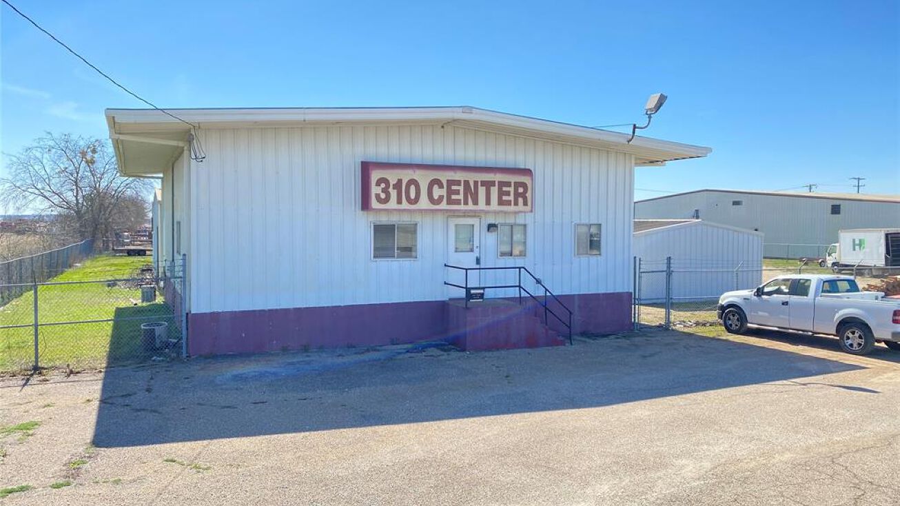 310 Edgewood Lane, Cleburne, TX 76031