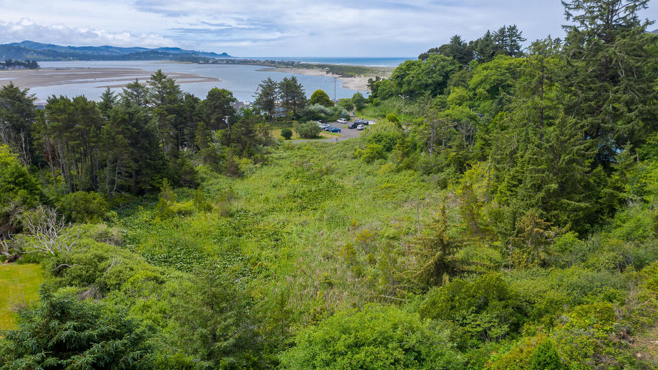 T2610/2606 SW 50th Street, Lincoln City, OR 97367