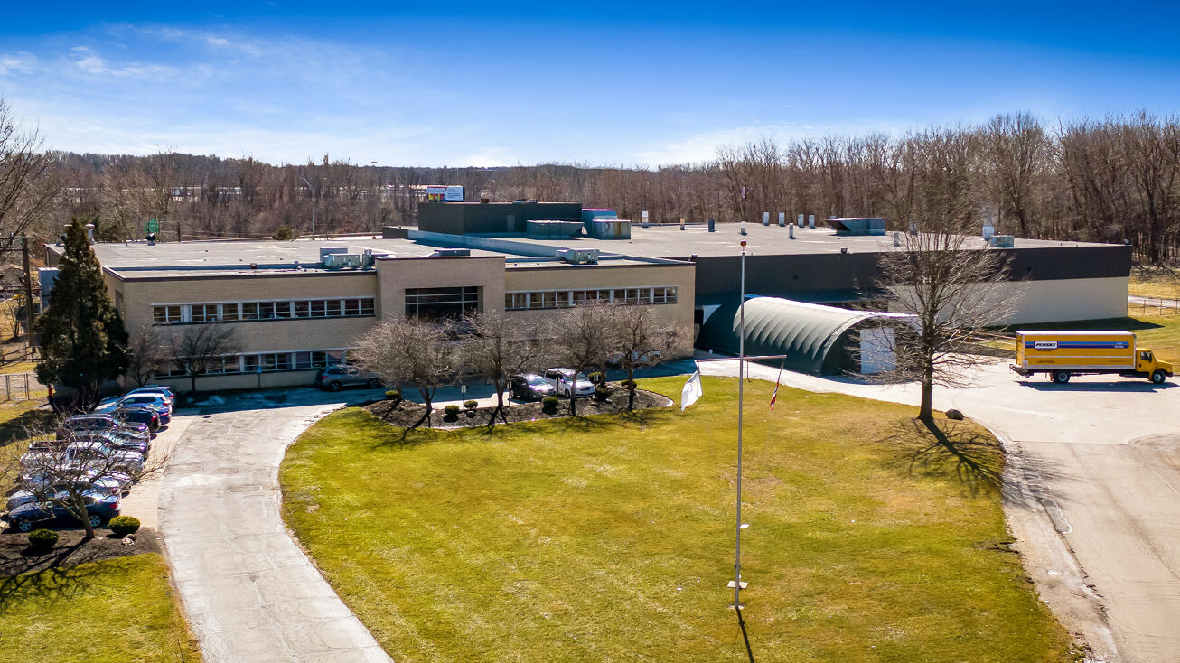 9921 Clinton Rd, Brooklyn, OH 44144