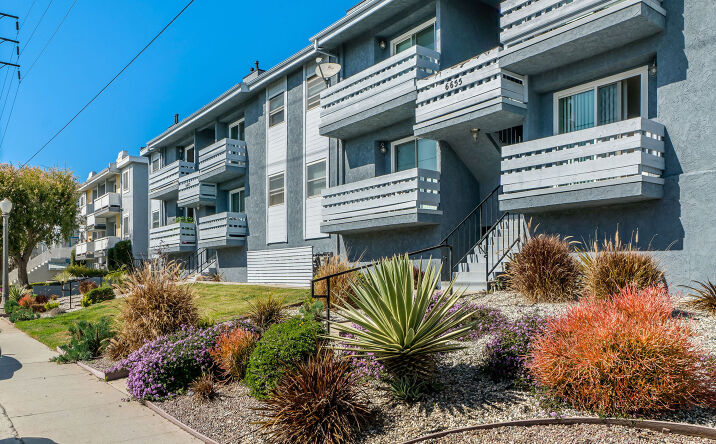 Pictures of Multifamily property located at 6653 W 86th Pl, Los Angeles, CA 90045 for comps - image #1