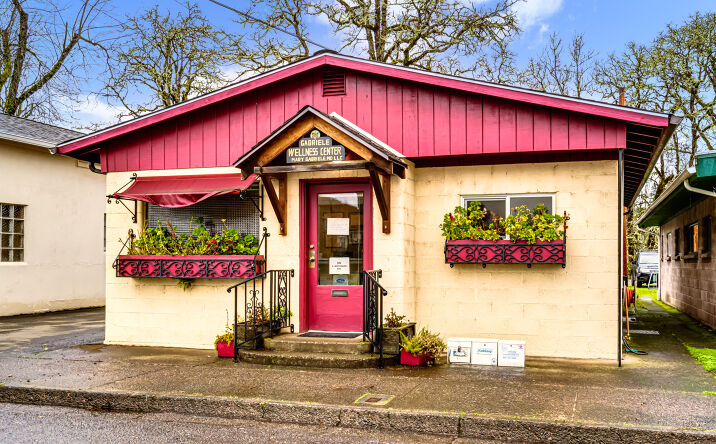 Pictures of Office property located at 502 E Whiteaker Ave, Cottage Grove, OR 97424 for sales - image #1