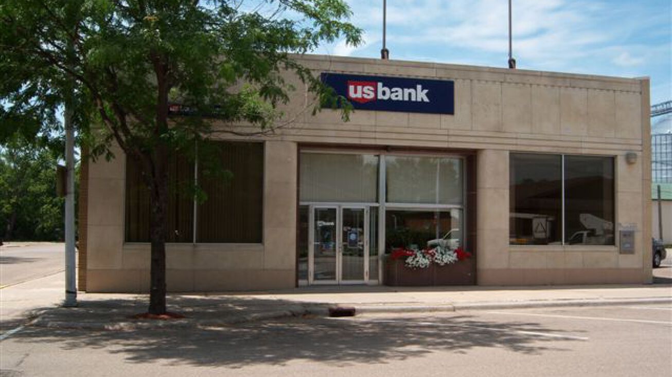 120 S Main St, Lamberton, MN 56152