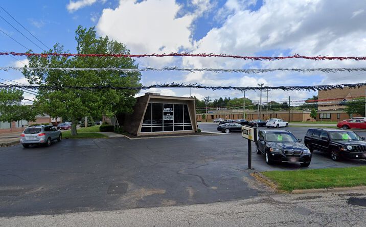 Pictures of Retail property located at 4015 Hills and Dales Rd NW, Canton, OH 44708 for comps - image #1