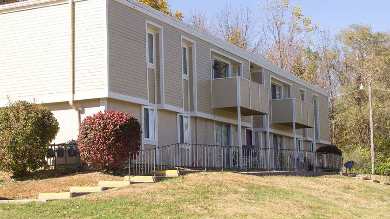 3515 Gene Field Rd, Saint Joseph, MO 64506