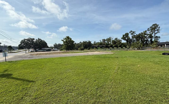 Pictures of Land, Retail property located at 2633 W Tennessee St, Tallahassee, FL 32304 for sales - image #1