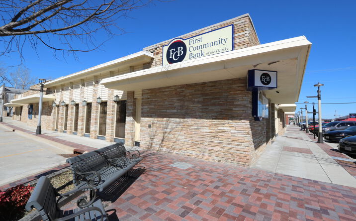 image of property at 121 S COMMERCIAL ST Branson MO 65616-2701