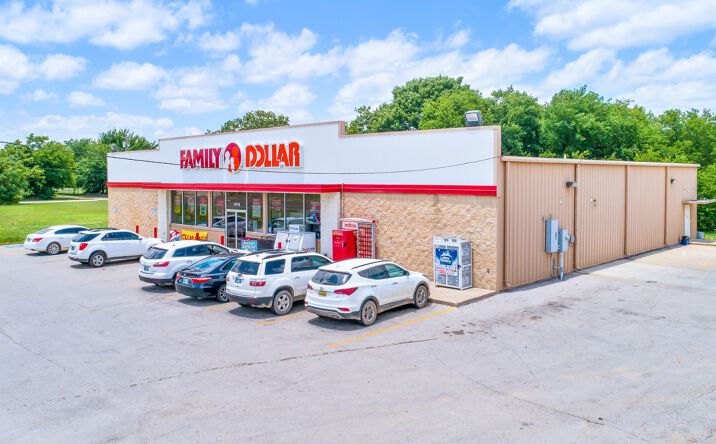 Pictures of Retail property located at 5202 Eisenhauer Rd, San Antonio, TX 78218 for comps - image #1