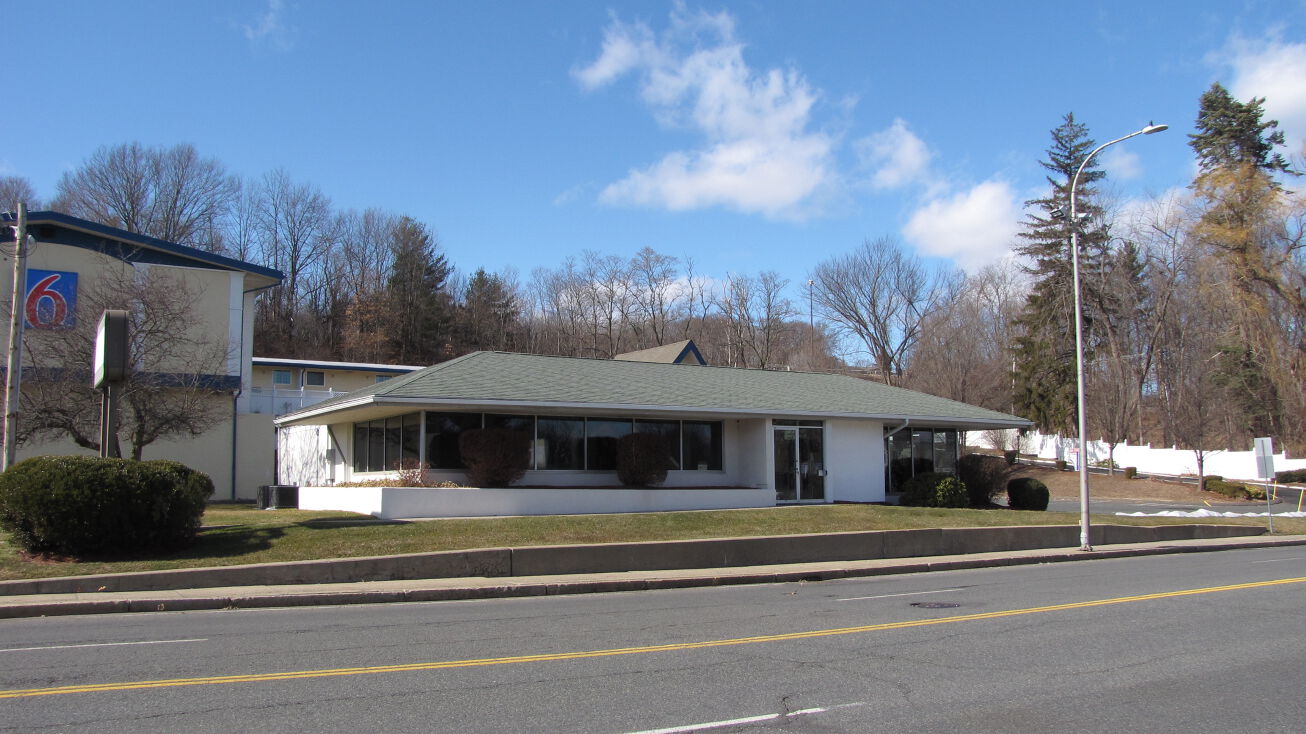 1515A Northampton St, Holyoke, MA 01040