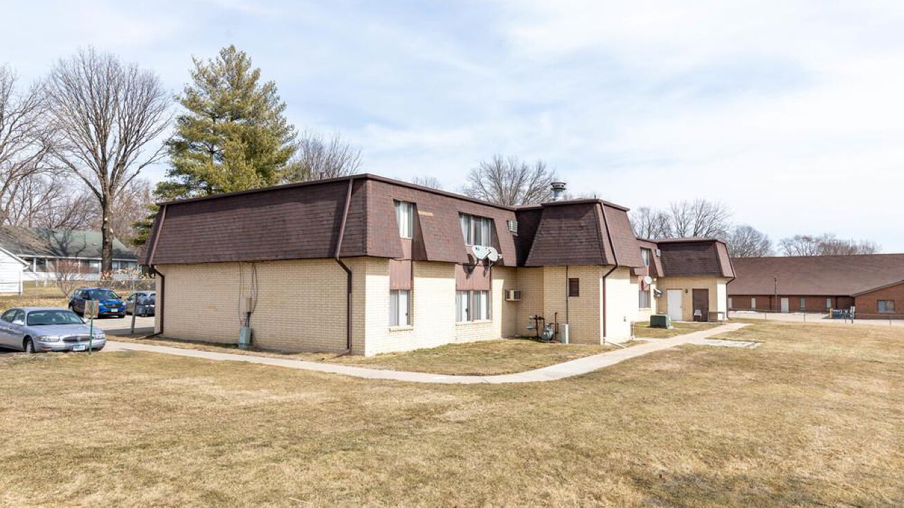 100 S. 8th St, Carlisle, IA 50047