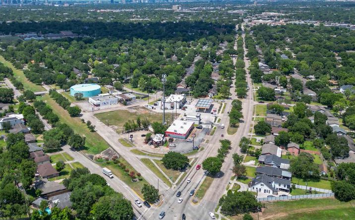 Pictures of Land property located at NEQ Chimney Rock Rd & West Bellfort, Houston, TX 77096 for sales - image #1