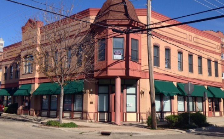 Pictures of Office property located at 131 E Calhoun St, Woodstock, IL 60098 for sales - image #1