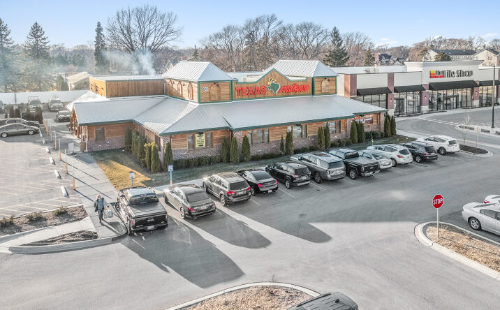 Pictures of Retail property located at 841 E Rand Rd, Mount Prospect, IL 60056 for comps - image #1