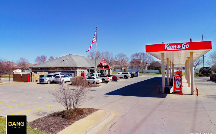 Pictures of Retail property located at 1010 S 189th St, Omaha, NE 68022 for comps - image #1