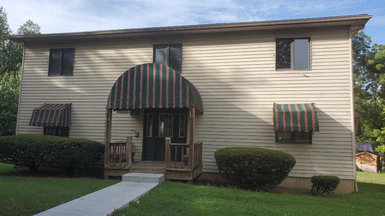 400 W Jackson St, Warsaw, MO 65355