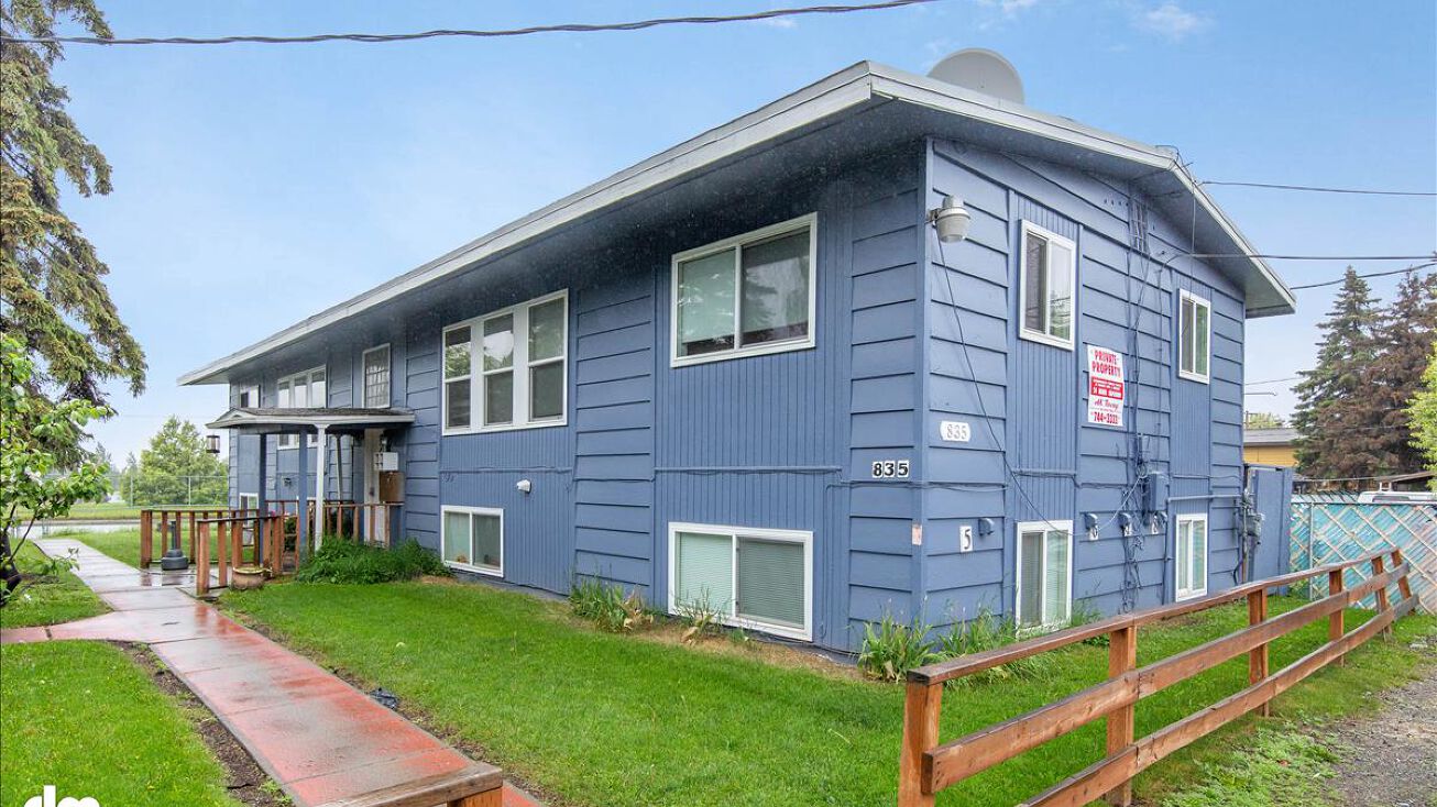 835 Bragaw St, Anchorage, AK 99508