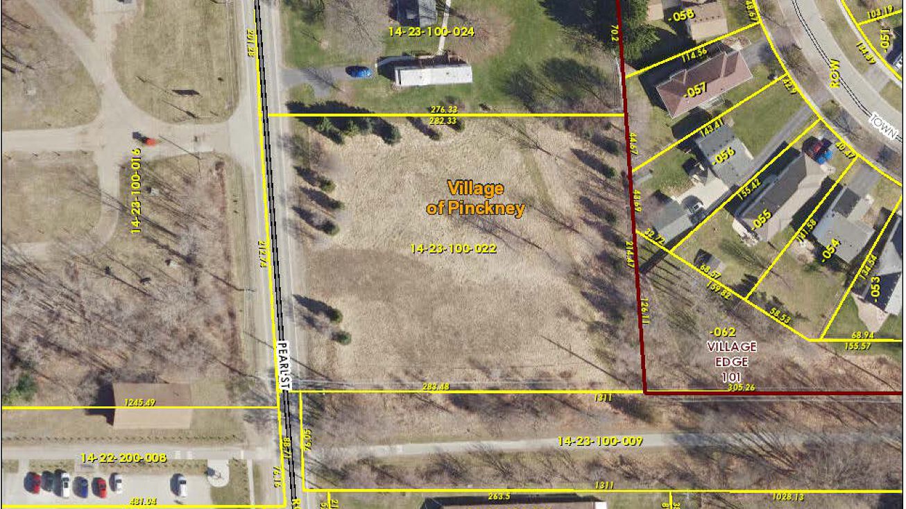 Pearl St, Pinckney, MI 48169