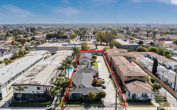 Pictures of Multifamily property located at 11014 S Osage Ave, Lennox, CA 90304 for comps - image #1