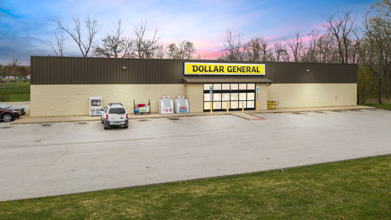 1003 13th St, Viola, IL 61486