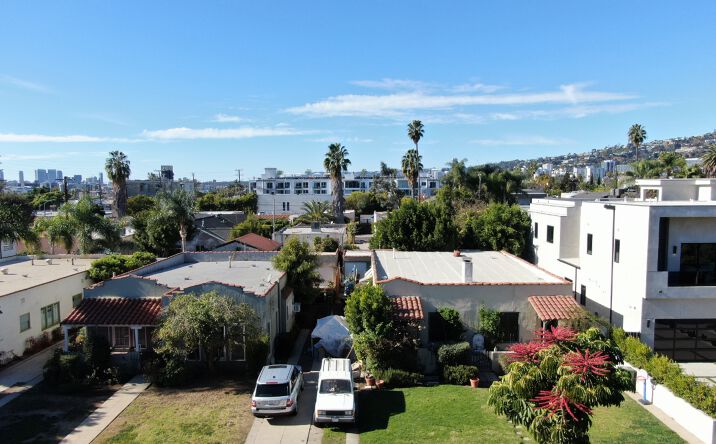 Pictures of Multifamily property located at 819-21 and 823-25 Ogden Ave, West Hollywood, CA 90046 for comps - image #1
