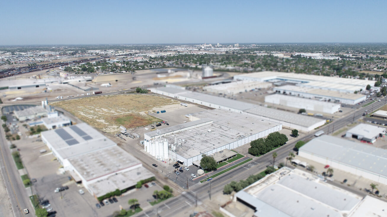 2704 S Maple Ave, Fresno, CA 93725