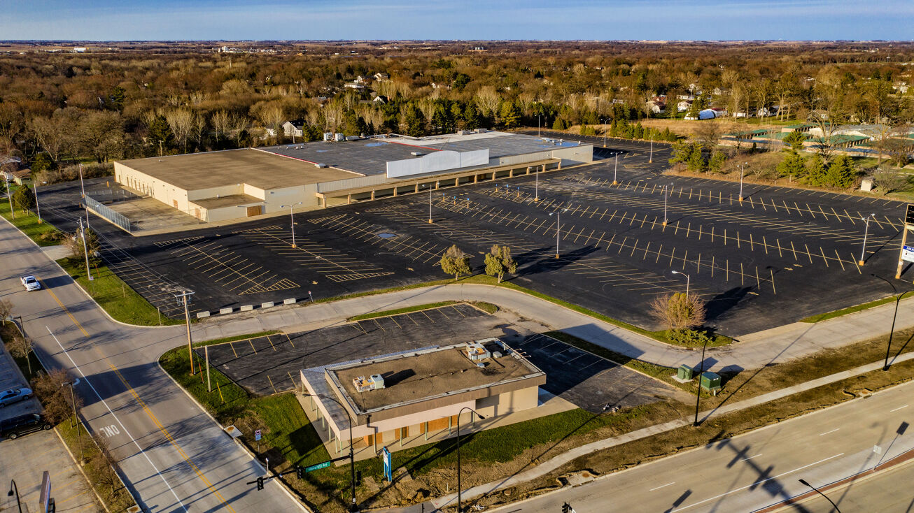 3810 University Ave, Waterloo, IA 50701