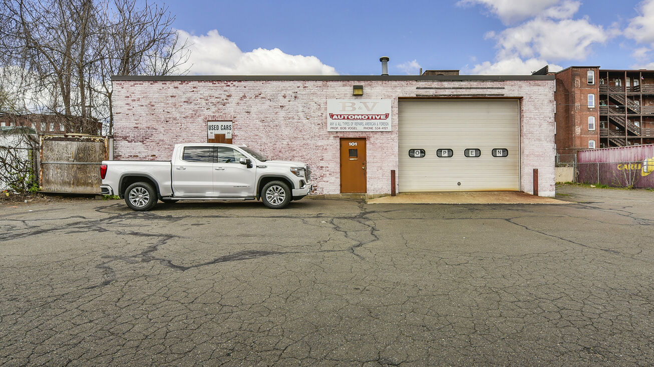 101 N Bridge St, Holyoke, MA 01040