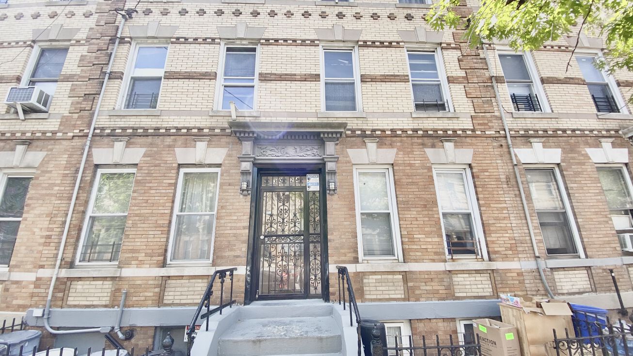 3024 42nd St, Astoria, NY 11103