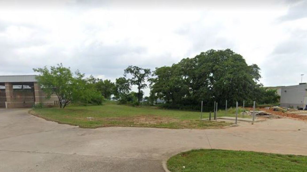 1201 N Little School Rd, Arlington, TX 76017