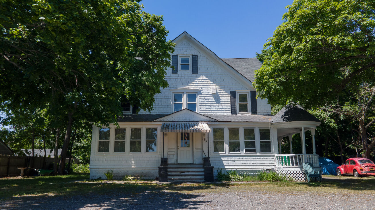 165 Montauk Hwy, Blue Point, NY 11715