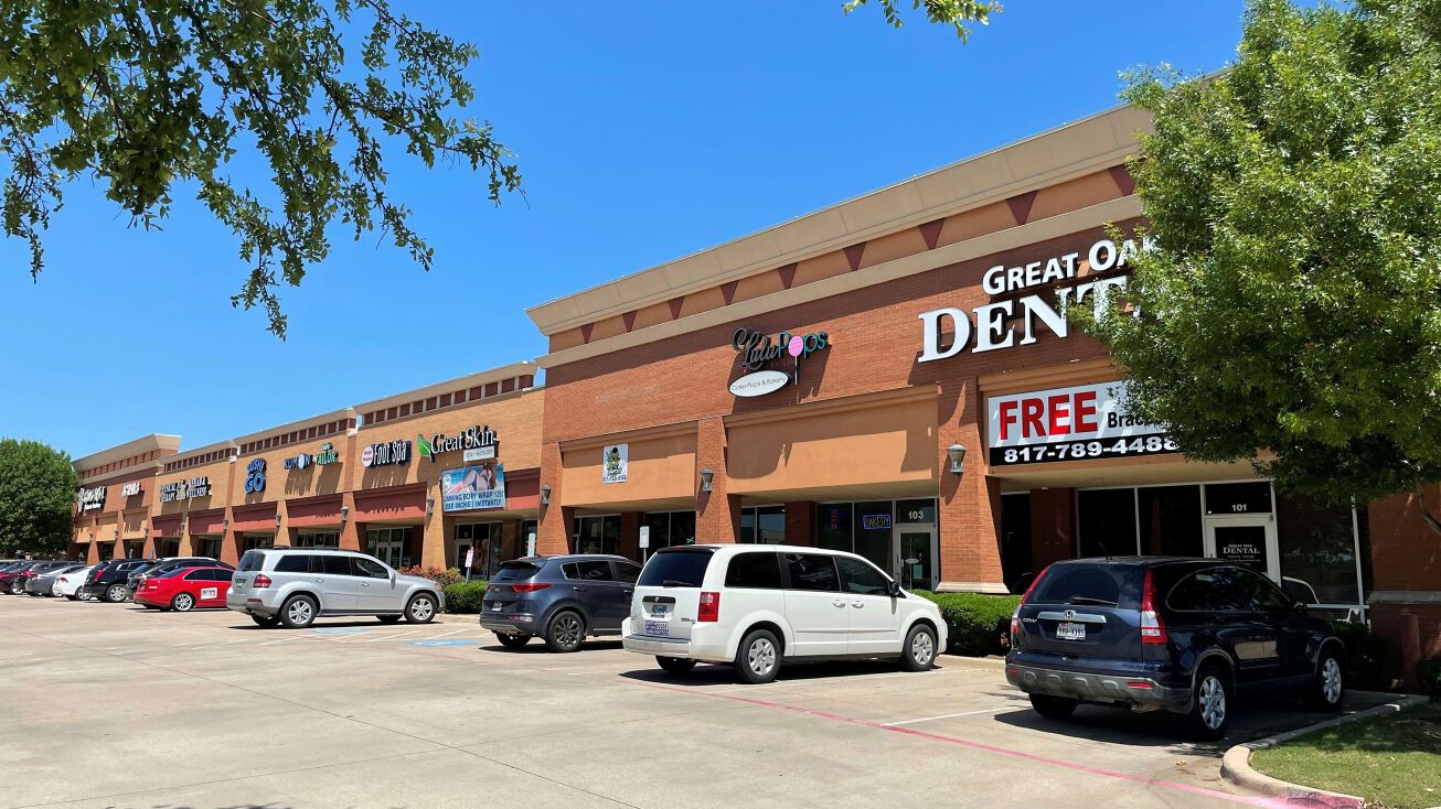 3851 SW Green Oaks Blvd, Arlington, TX 76017