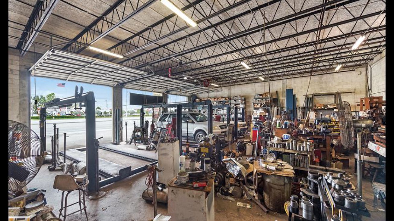 2536 Okeechobee Blvd, West Palm Beach, FL 33409