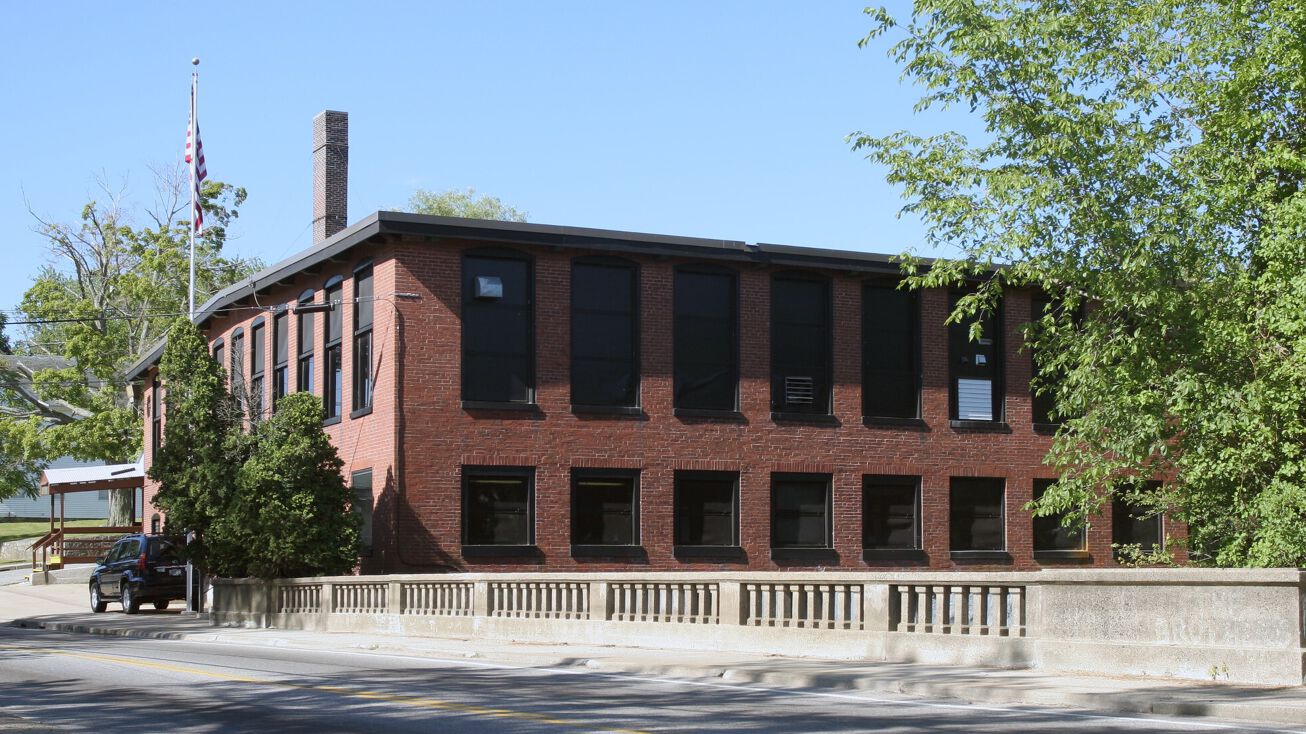 1 S Main St, Coventry, RI 02816