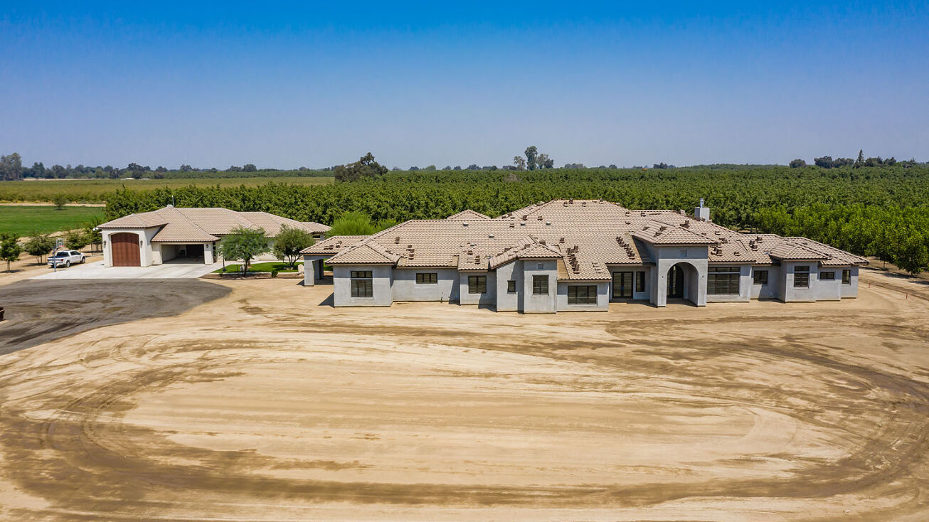 4762 N 11th Ave, Hanford, CA 93230