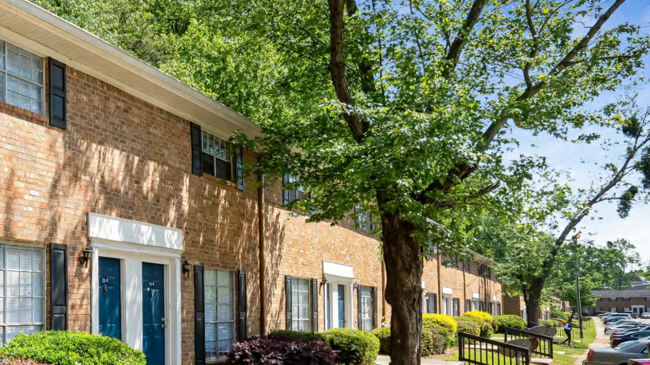 Pictures of Multifamily property located at 2070 Lake Harbin Road