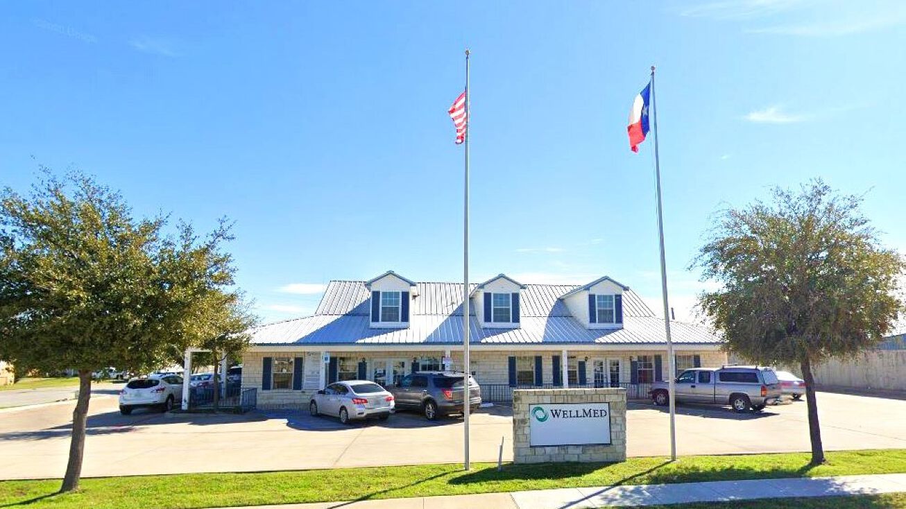 1801 S Carrier Pkwy, Grand Prairie, TX 75051