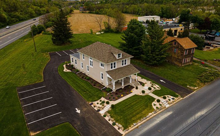 Pictures of Office property located at 3629 E Columbia St, Whitehall, PA 18052 for comps - image #1