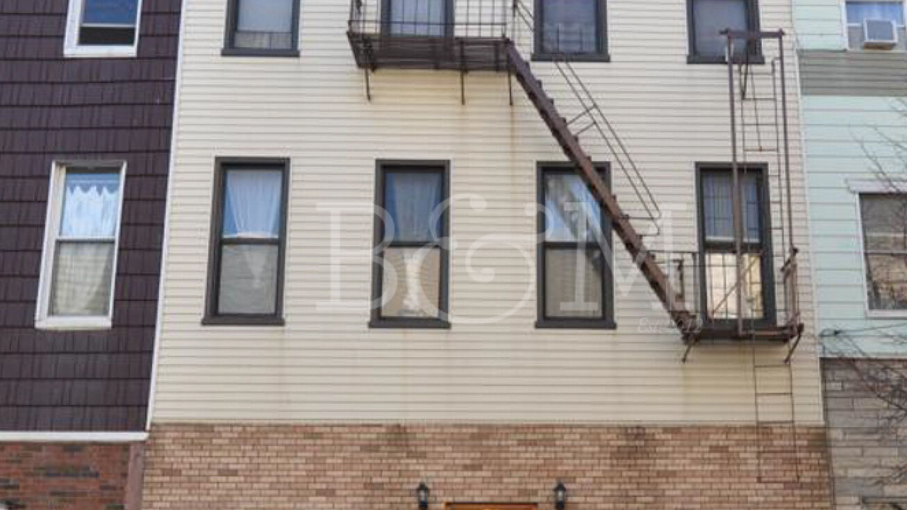 515 Graham Ave, Brooklyn, NY 11222